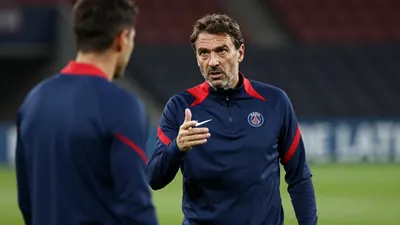 Le Paris Saint-Germain (PSG) débutera sa saison de Ligue 1 à Rennes le dimanche à 20 h 45, faute de pelouse adaptée au...
