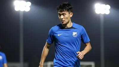 A 25-year-old right-back with a lean, athletic build, wearing a solid blue training jersey, in motion during a training...