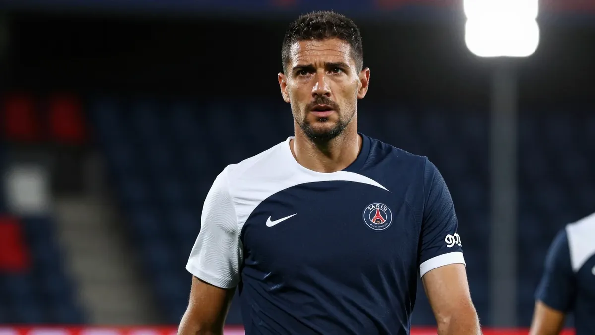 Liam Rosenior impose sa patte au Paris FC